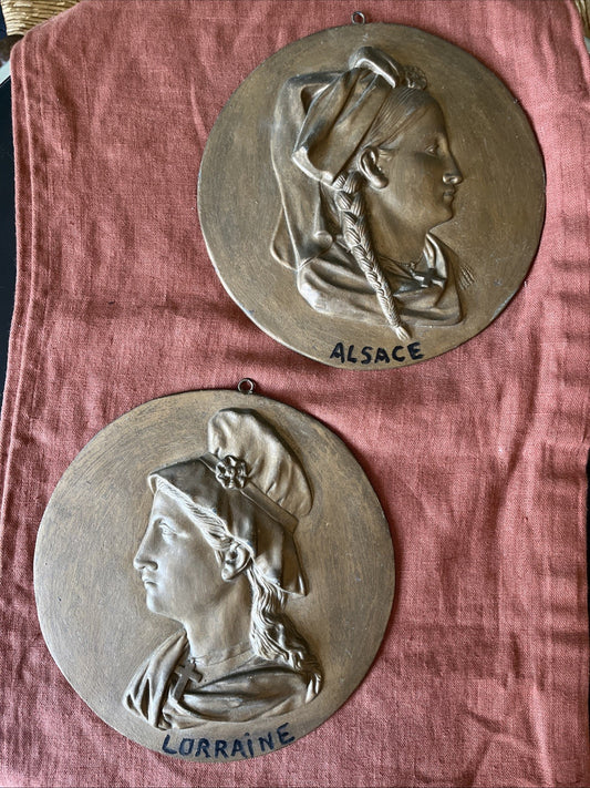 Lot De Deux Plaques Alsace Lorraine Medaillon