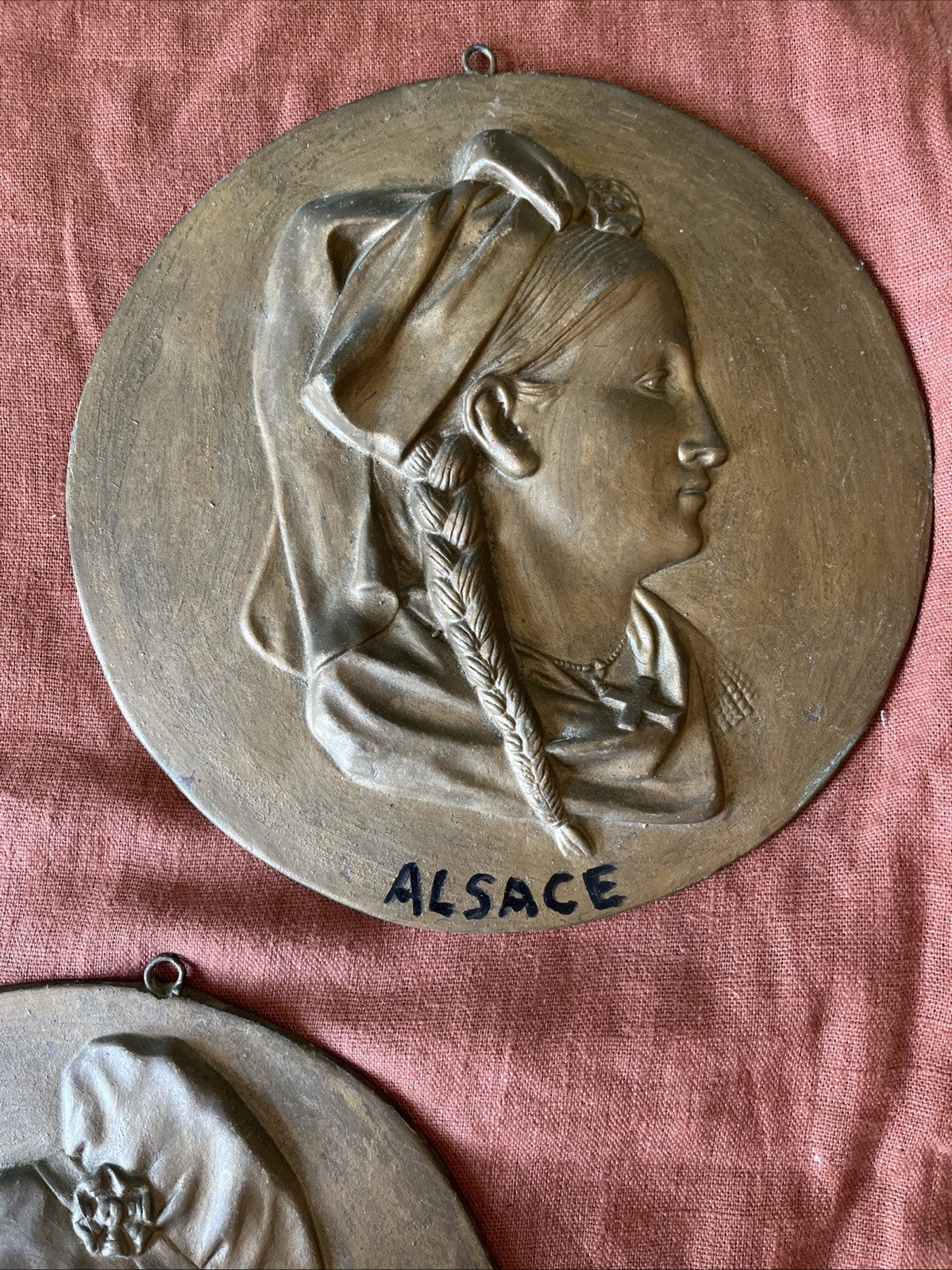Lot De Deux Plaques Alsace Lorraine Medaillon