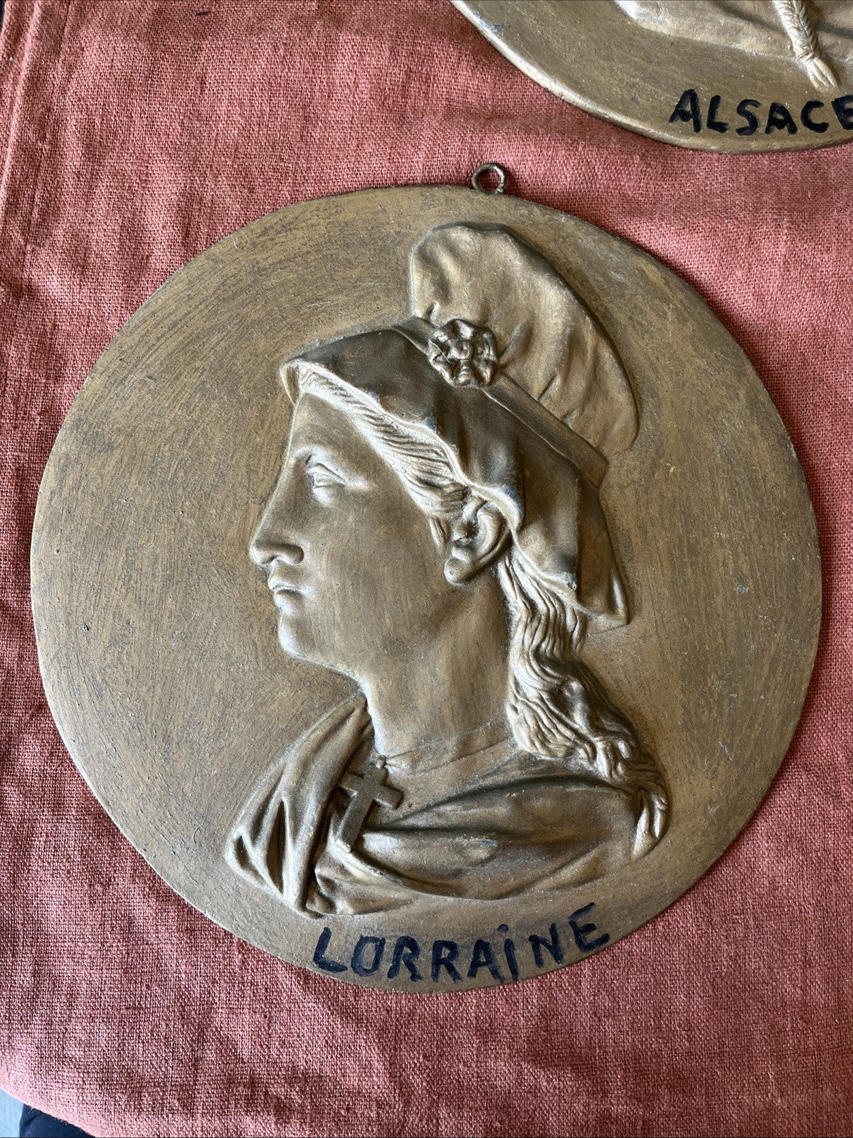 Lot De Deux Plaques Alsace Lorraine Medaillon