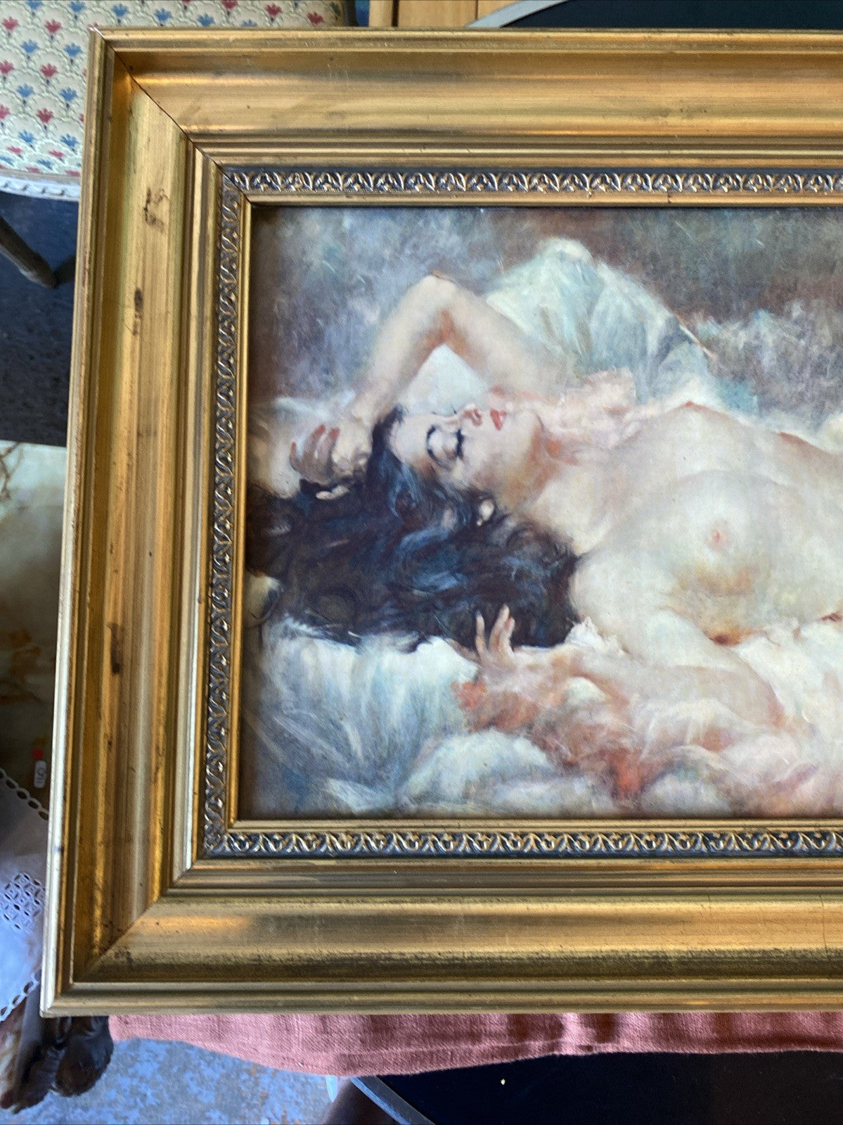 Tableau ancien signé Julian – Nu féminin allongé – Huile sur toile – Cadre doré