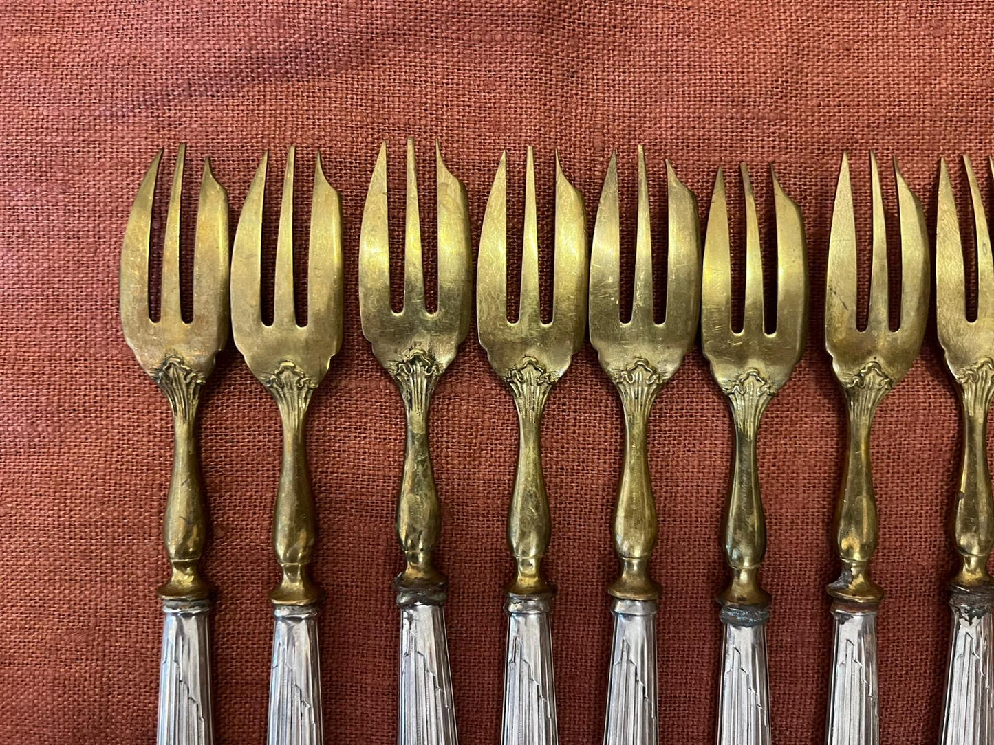 Lot de 11 fourchettes à gâteau Art Déco métal argenté doré vintage