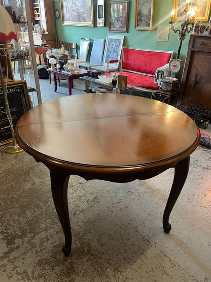 Table ronde extensible style Louis XV en bois, piètement cabriolet