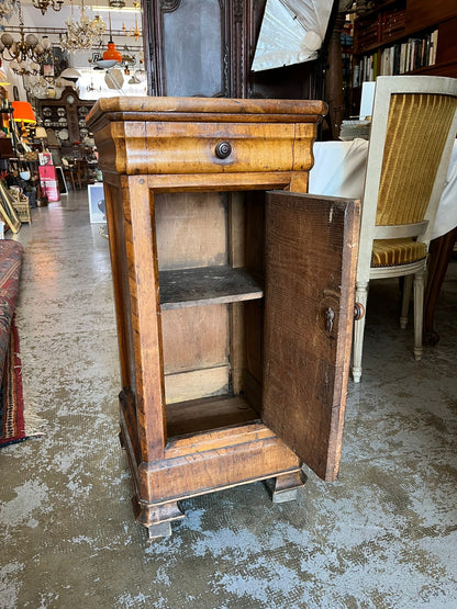 Chevet ancien Louis-Philippe en noyer – table de nuit XIXe