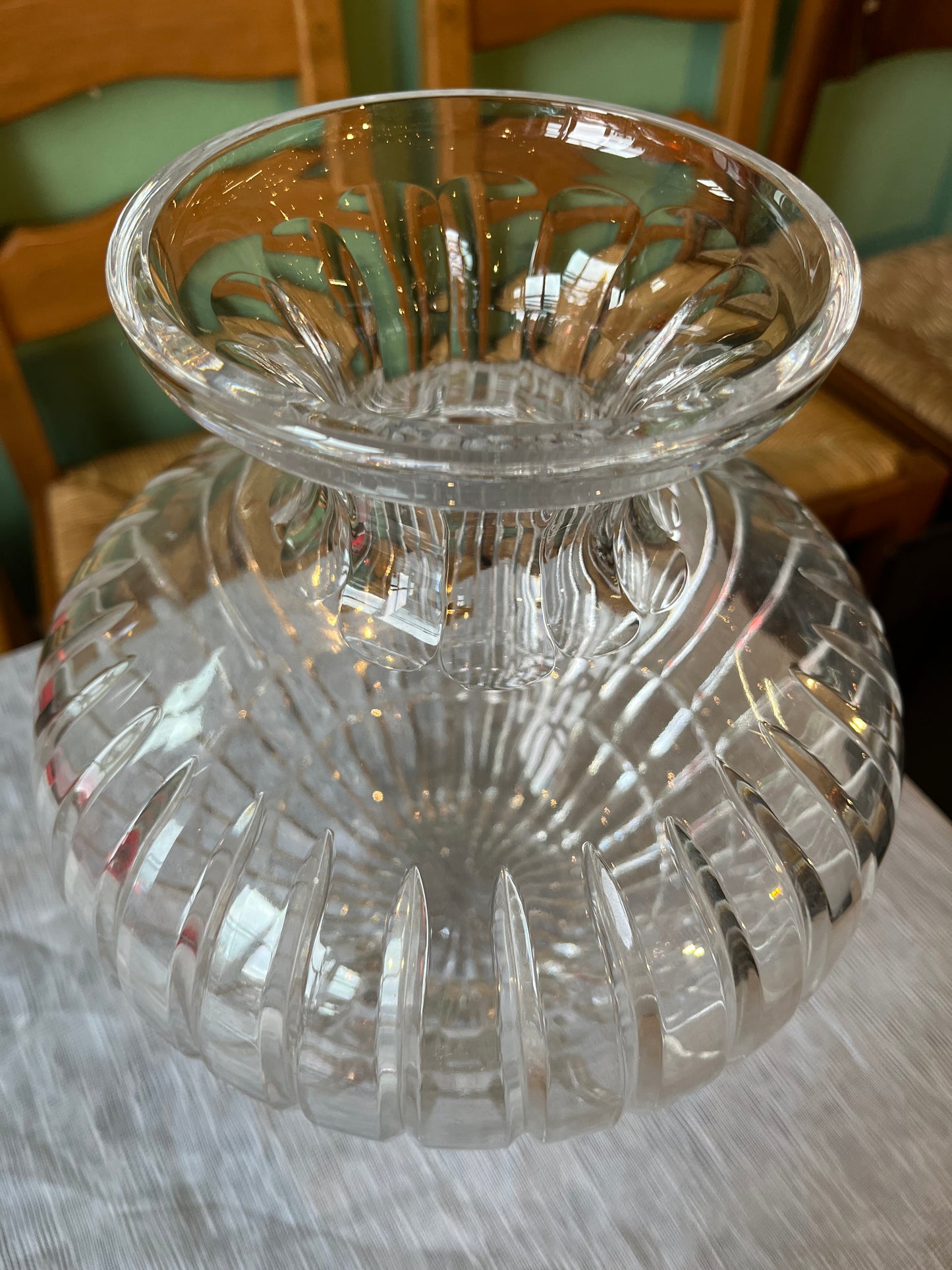 Grand vase amphore en cristal taillé