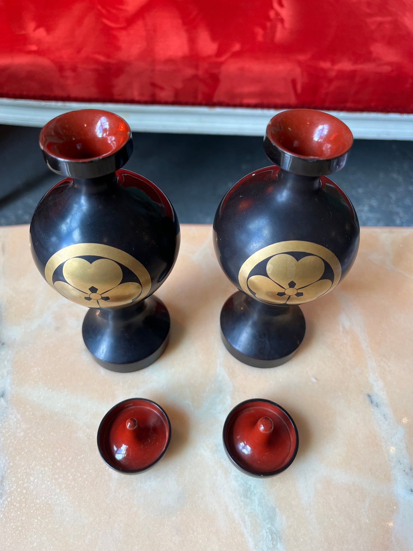 Ancienne paire de bouteilles à saké japonaises