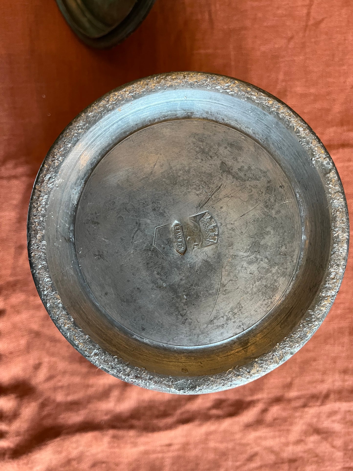 Ancienne soupière en étain