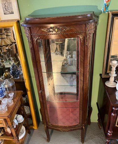 Vitrine style Louis XV