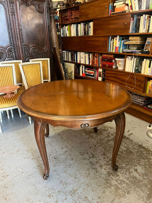 Table ronde extensible style Louis XV en bois, piètement cabriolet