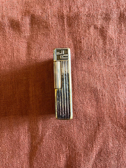 Briquet S.T. Dupont plaqué argent à godrons verticaux – modèle vintage