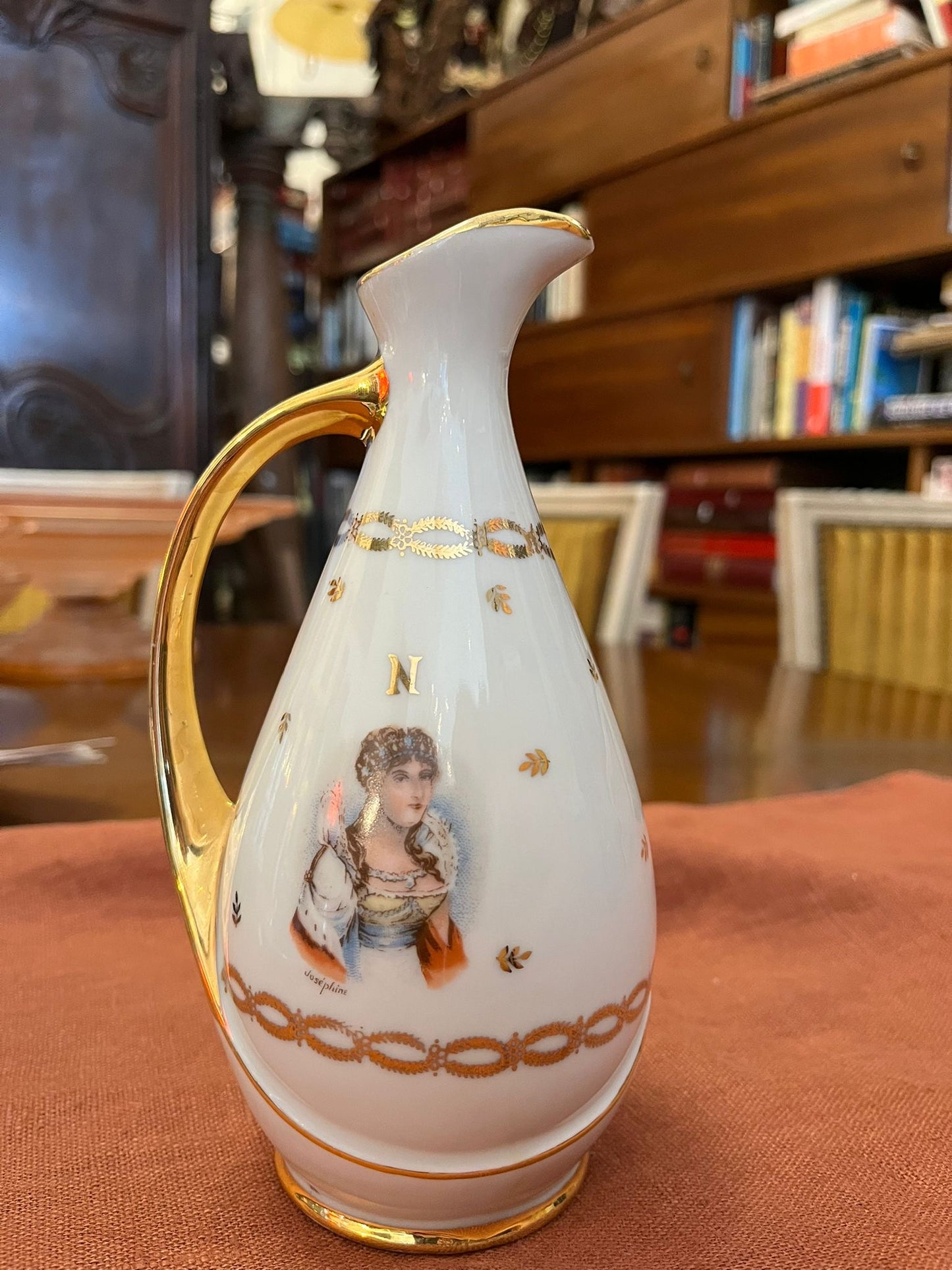 Aiguière porcelaine France Napoléon Joséphine décor doré vintage