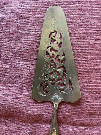 Pelle à gâteau ancienne manche argent lame ajourée dorée XIXe-XXe