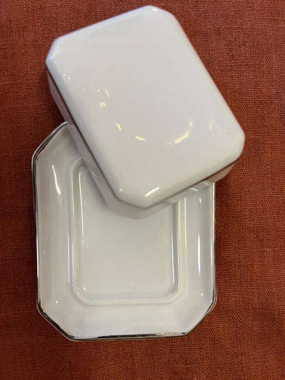 Terrine rectangulaire Apilco France porcelaine blanche couvercle plat