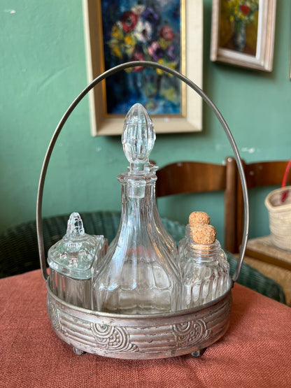 Huilier vinaigrier Art Déco en métal argenté et verrerie moulée