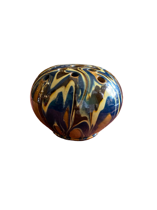 Pique-fleurs ancien en céramique émaillée décor flammé bleu brun crème
