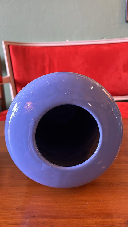 Grand vase en porcelaine bleu lavande – modèle P4784