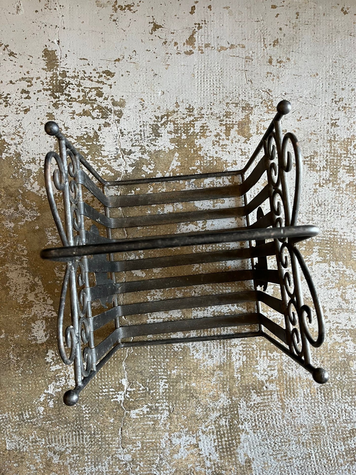 Porte-revues en fer forgé