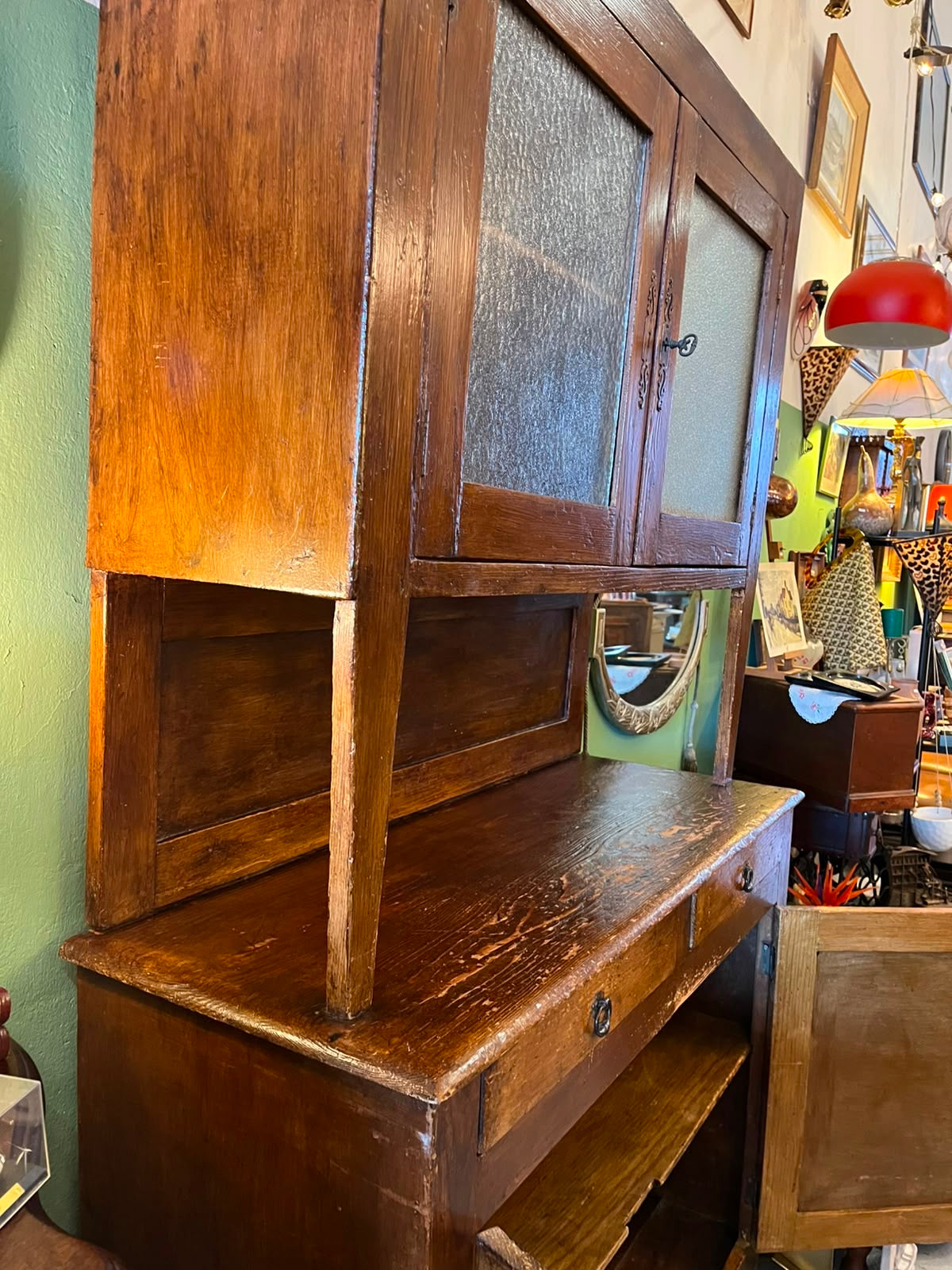Buffet de cuisine ancien 2 corps bois massif vitré vers 1920-1940