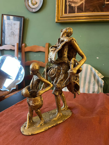 Groupe africain en bronze sablé – Musicien et enfant