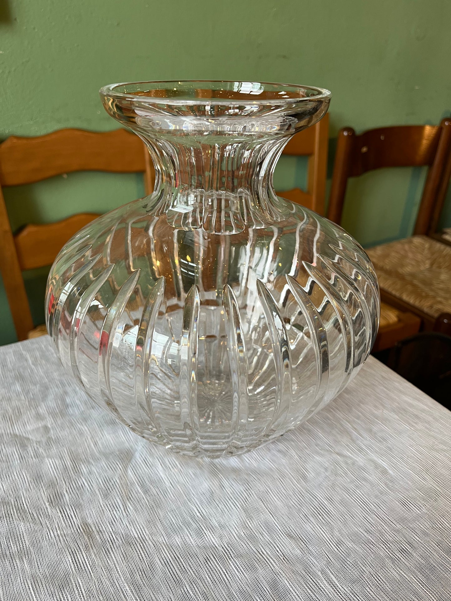 Grand vase amphore en cristal taillé