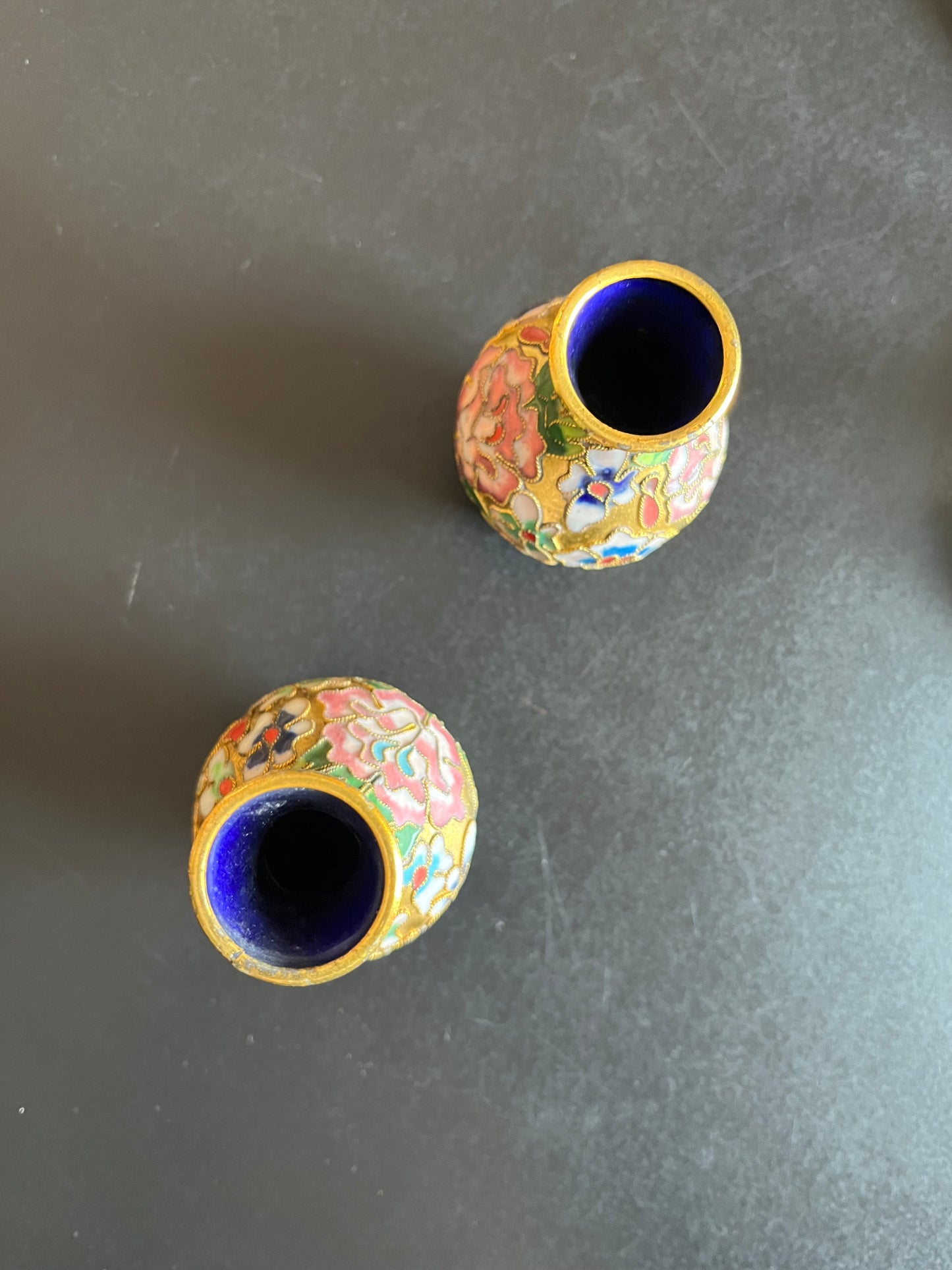 Paire de deux vases chinois miniatures cloisonné