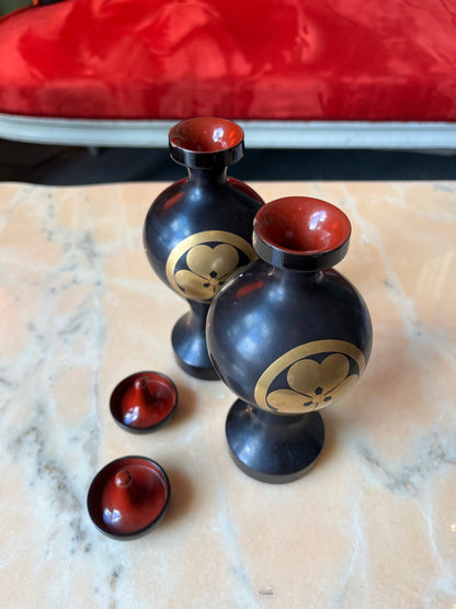 Ancienne paire de bouteilles à saké japonaises