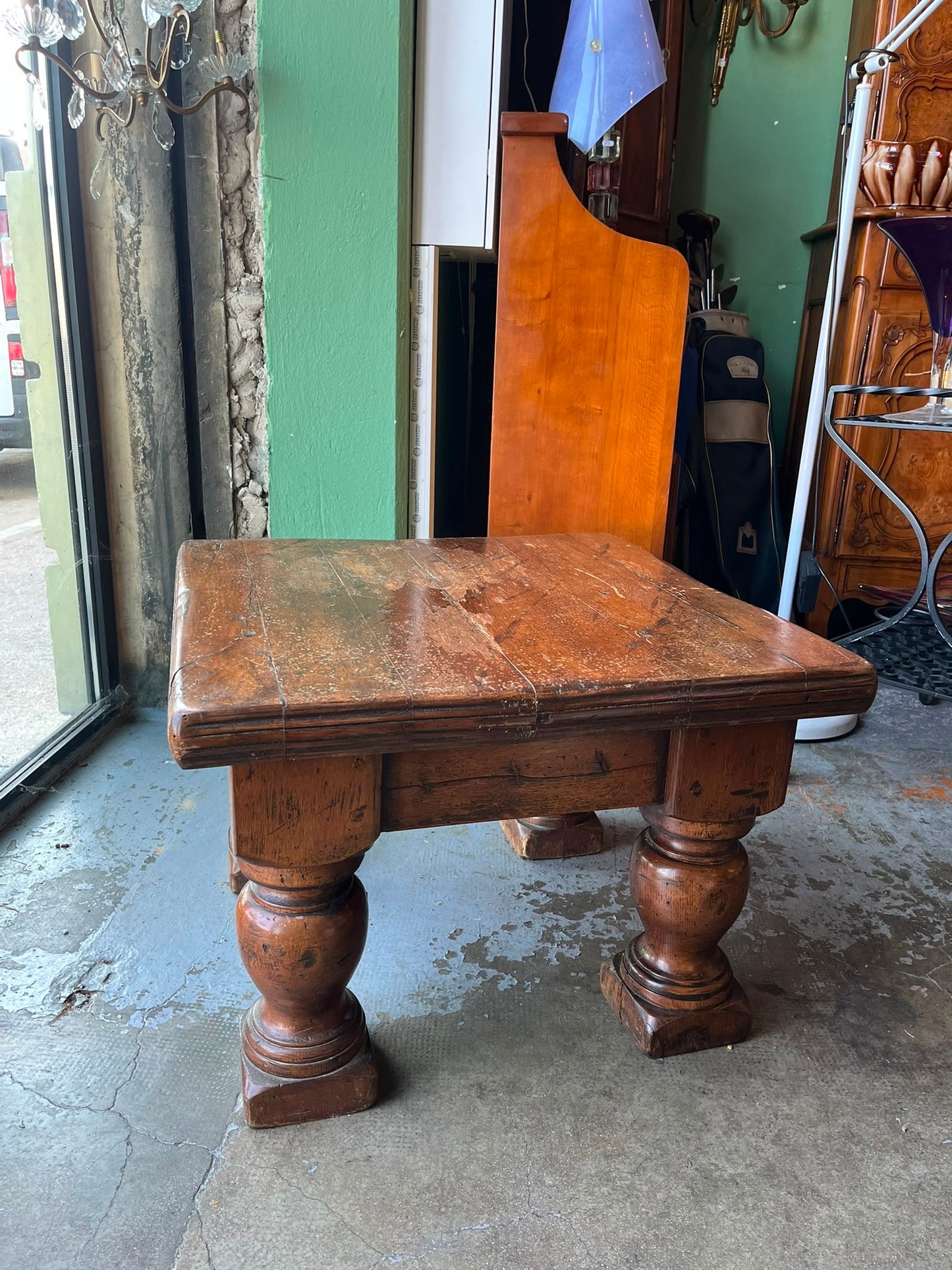 Table basse rustique en chêne massif à pieds tournés ancienne campagne