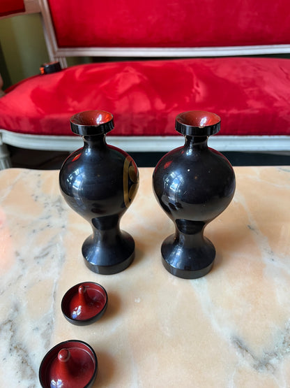 Ancienne paire de bouteilles à saké japonaises