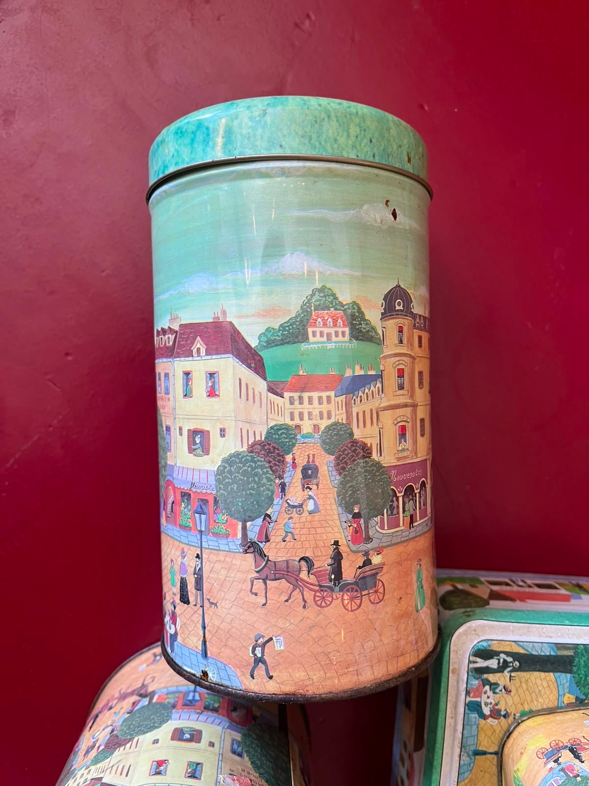 Lot de 4 boîtes anciennes en métal décor village parisien style naïf