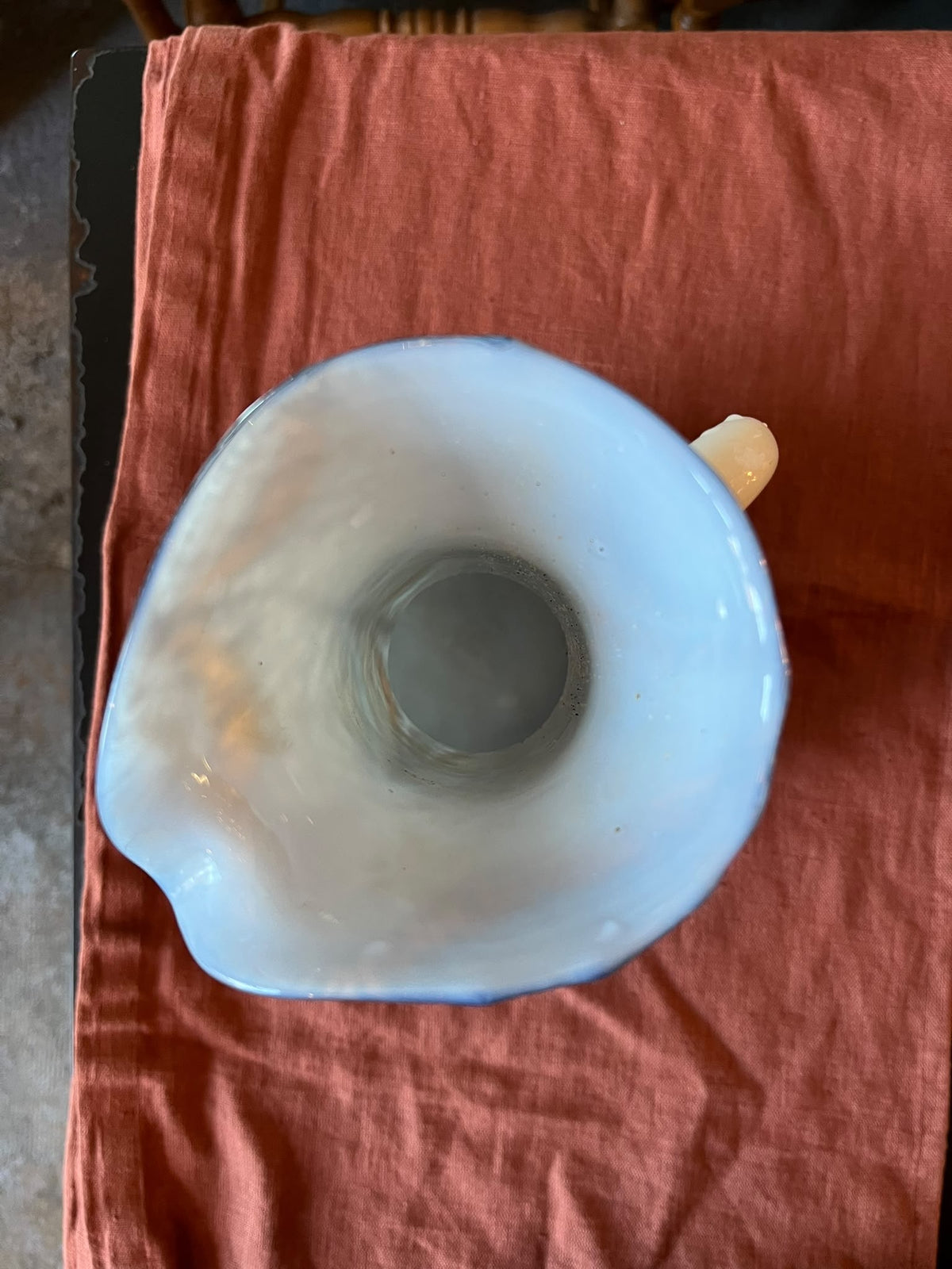 Grand pichet en verre soufflé multicolore à décor moucheté XXe