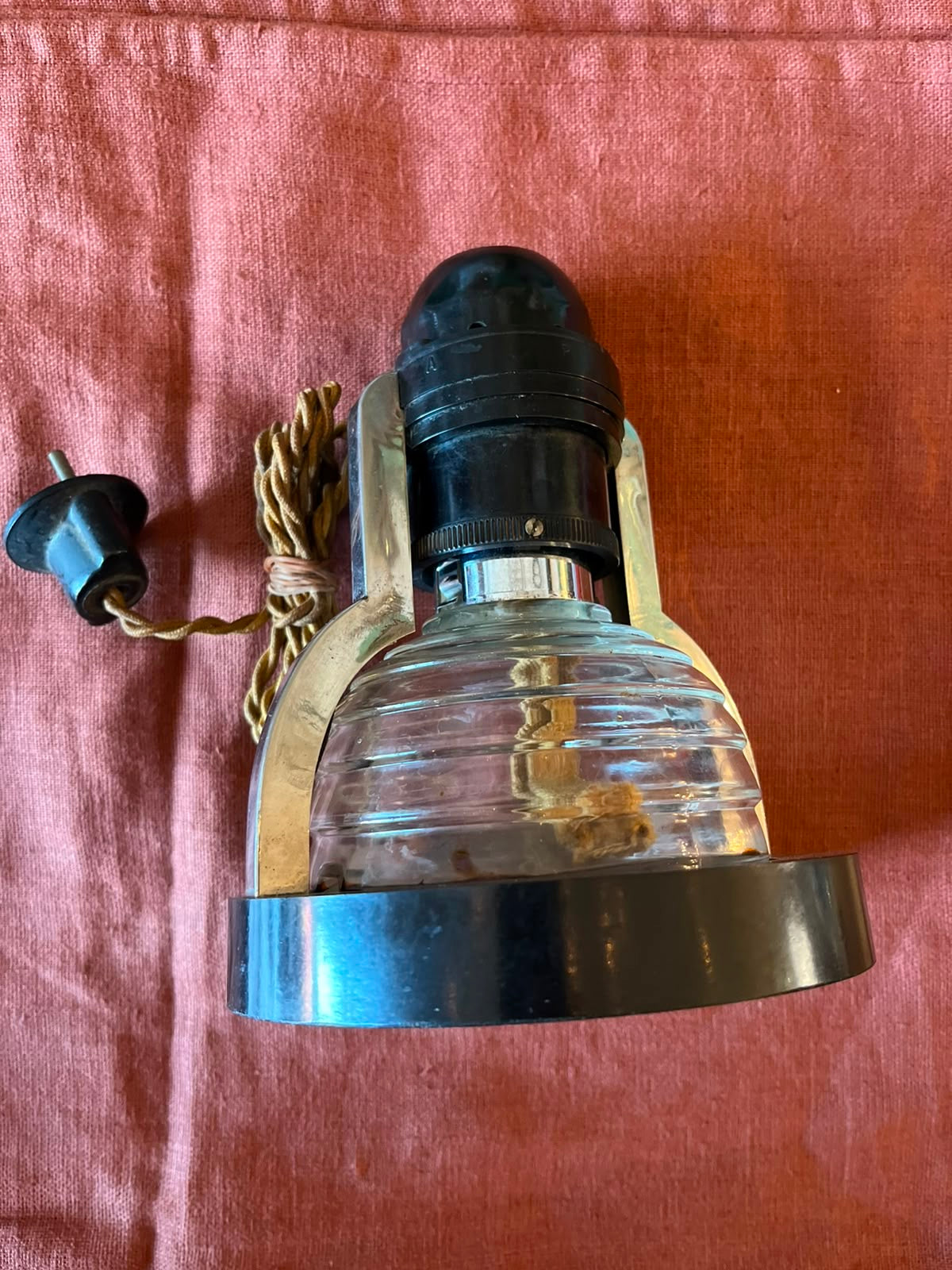 Diffuseur de parfum électrique ancien Art déco bakélite noire verre 110V