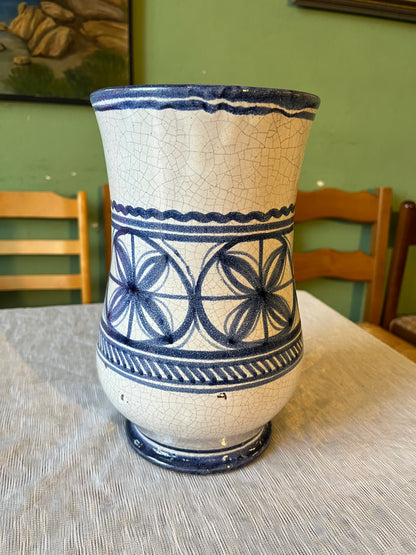 Vase en céramique bleu et blanc