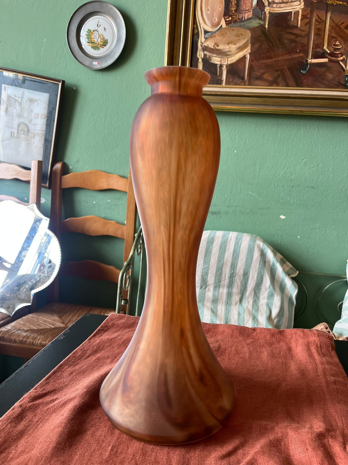 Grand vase en pâte de verre marbrée brun ambré – XXe siècle