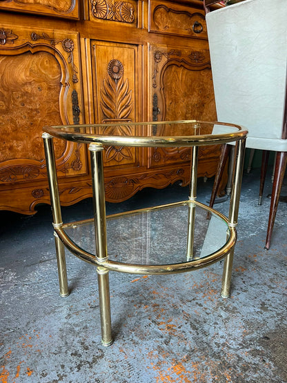 Table d’appoint demi-lune en laiton doré et verre fumé vintage 2 plateaux