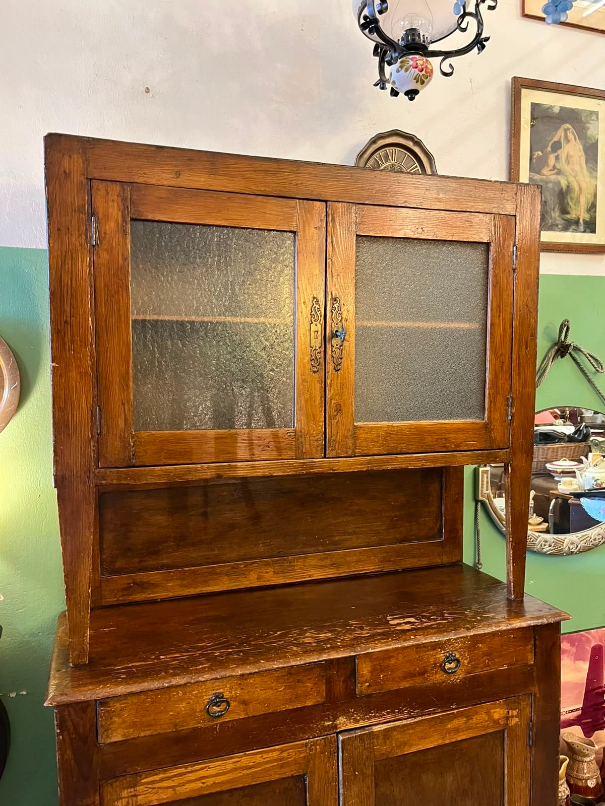 Buffet de cuisine ancien 2 corps bois massif vitré vers 1920-1940