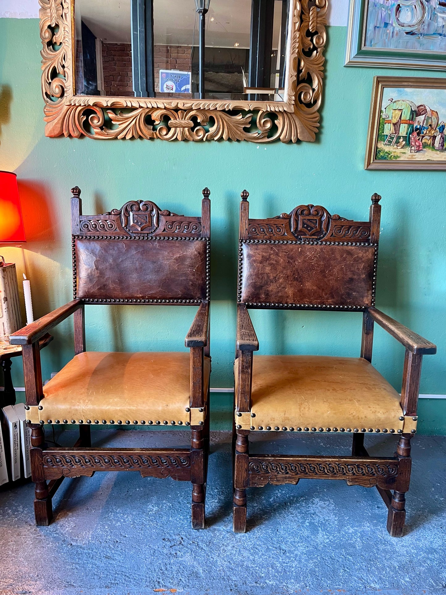 Paire de fauteuils en chêne massif style Henry II