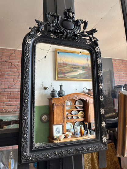 Miroir Napoléon III en bois noirci à décor floral incrusté