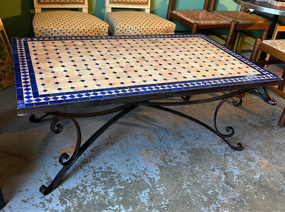 Table basse d’extérieur en fer forgé et mosaïque