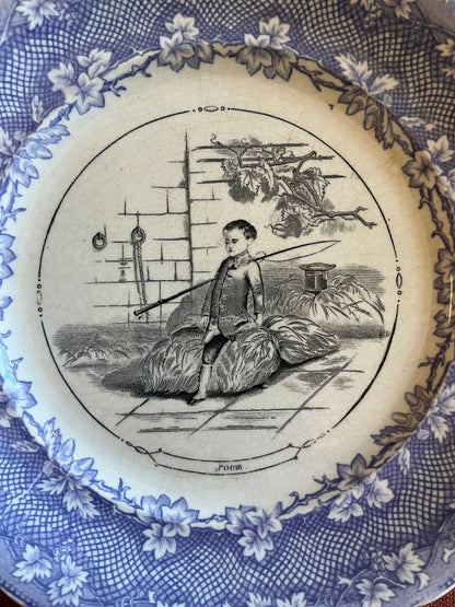 Paire d’assiettes anciennes terre de fer Opaque de Sarreguemines scènes d’enfants XIXe