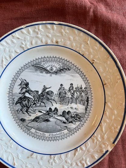 Assiette ancienne terre de fer Napoléon – Bataille d’Austerlitz – Choisy-le-Roi XIXe