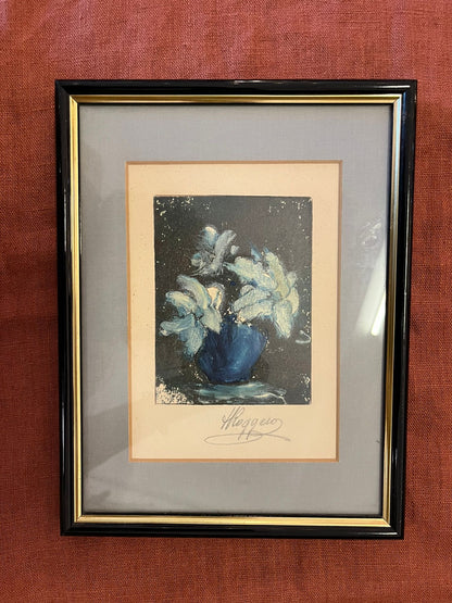 Cadre estampe florale signée fleurs blanches vase bleu sous verre vintage