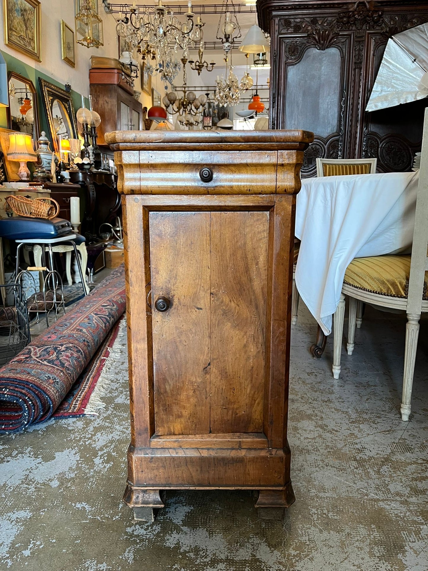 Chevet ancien Louis-Philippe en noyer – table de nuit XIXe