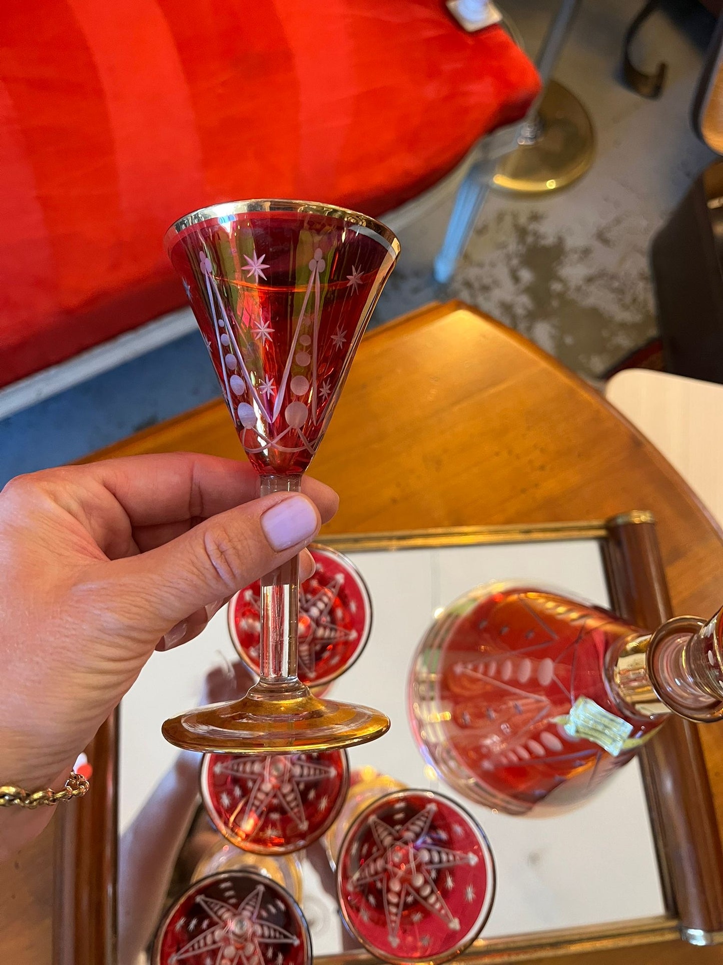 Service à liqueur vintage carafe 5 verres rouge avec plateau miroir