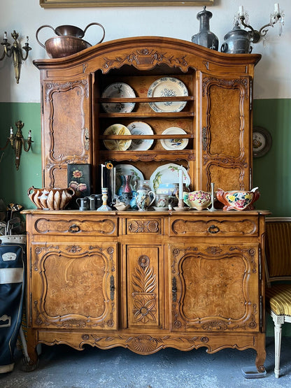 Vaisselier provençal 2 corps en bois – buffet haut ancien