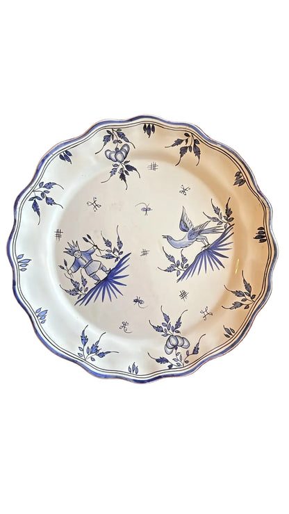 Assiette faïence style Moustiers décor bleu personnage oiseau 23,5 cm
