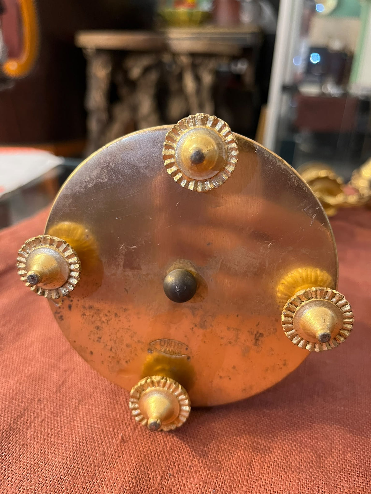 Paire de candélabres aux putti en bronze doré et patiné – UNIS FRANCE