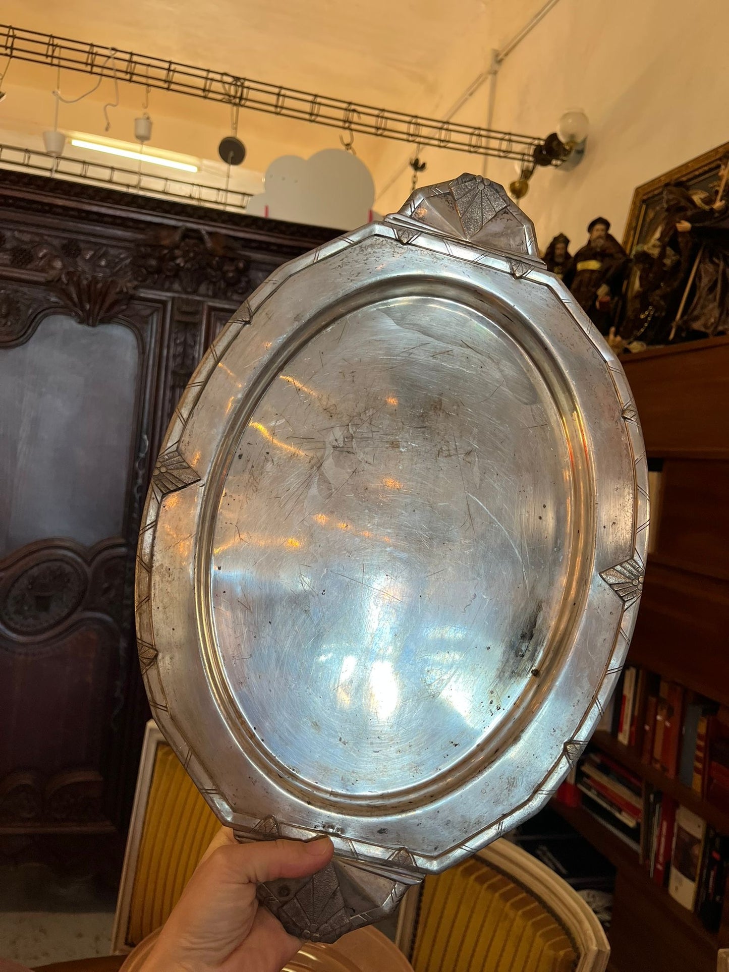 Plat de service Art Déco métal argenté ovale décor géométrique 1930