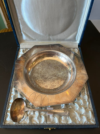 Coffret de baptême ancien assiette creuse et cuillère en métal argenté