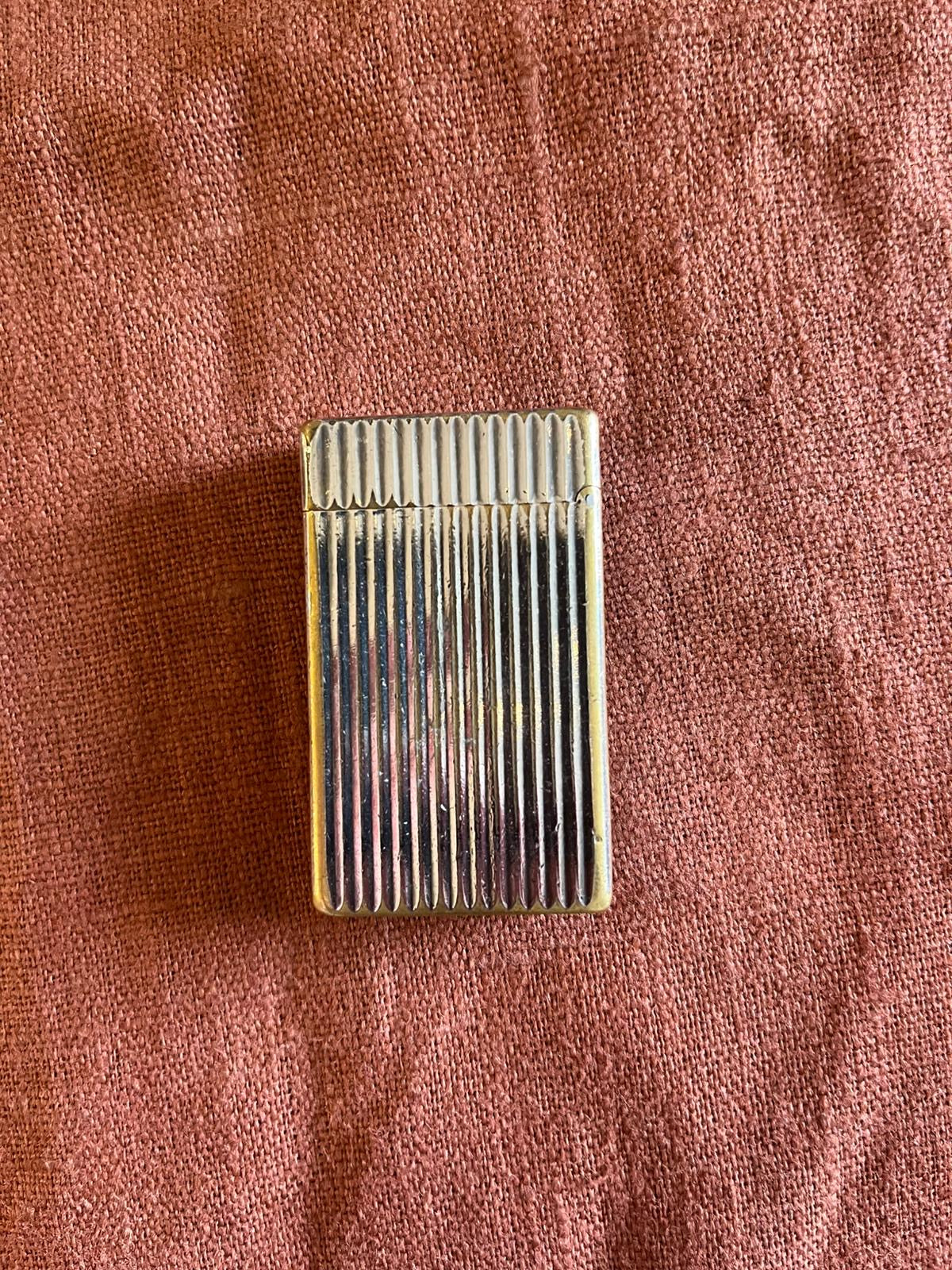 Briquet S.T. Dupont plaqué argent à godrons verticaux – modèle vintage