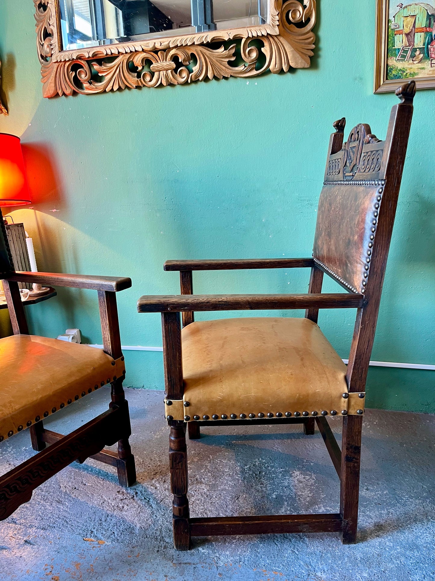 Paire de fauteuils en chêne massif style Henry II