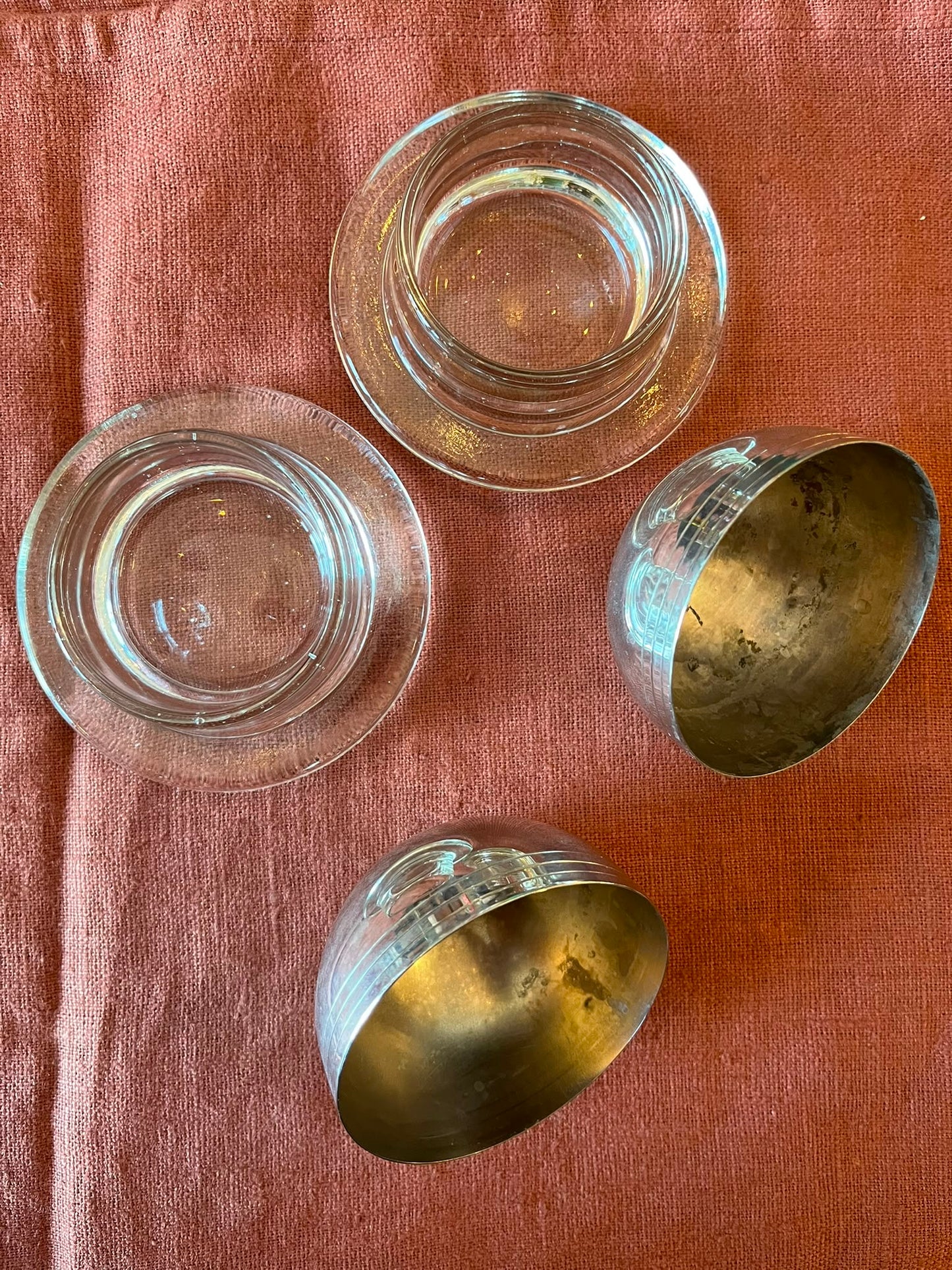 Paire de beurriers individuels Art déco en verre et métal chromé